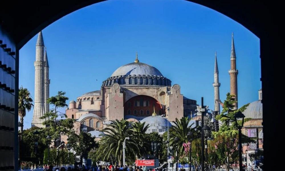 "Γιαπί" η Αγία Σοφία - Ξεκινούν... ανακαινίσεις στους μιναρέδες